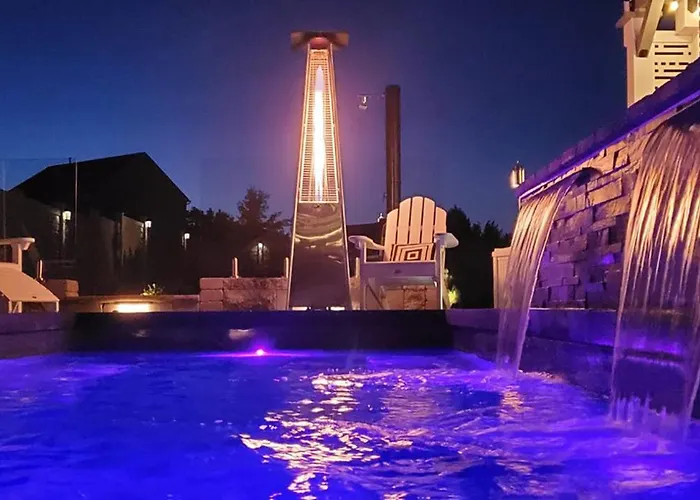 Staycation Oasis! A Unique Experience! Heated Pool Opens April 2Nd!