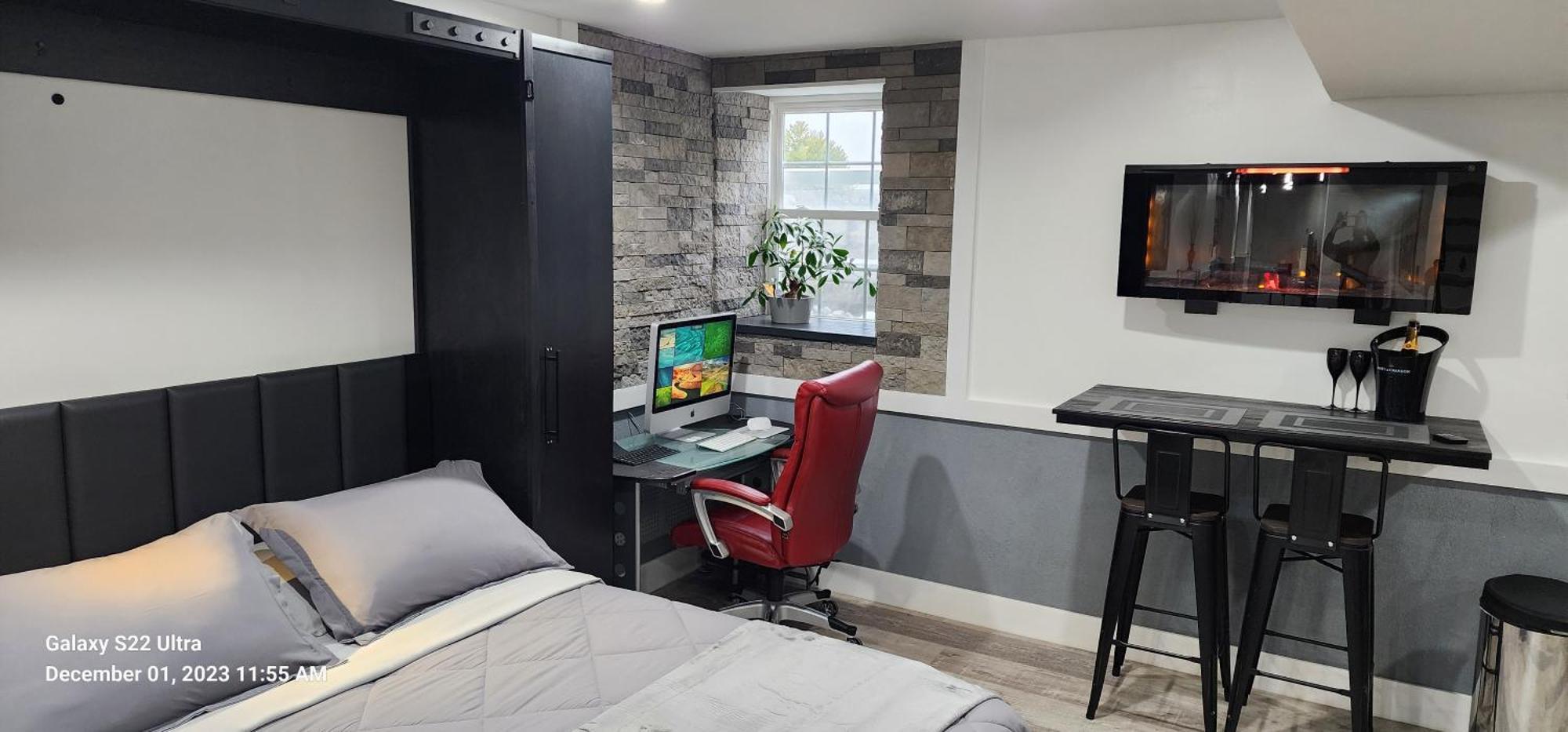 Staycation Oasis! A Unique Experience! Heated Pool Opens April 2nd!