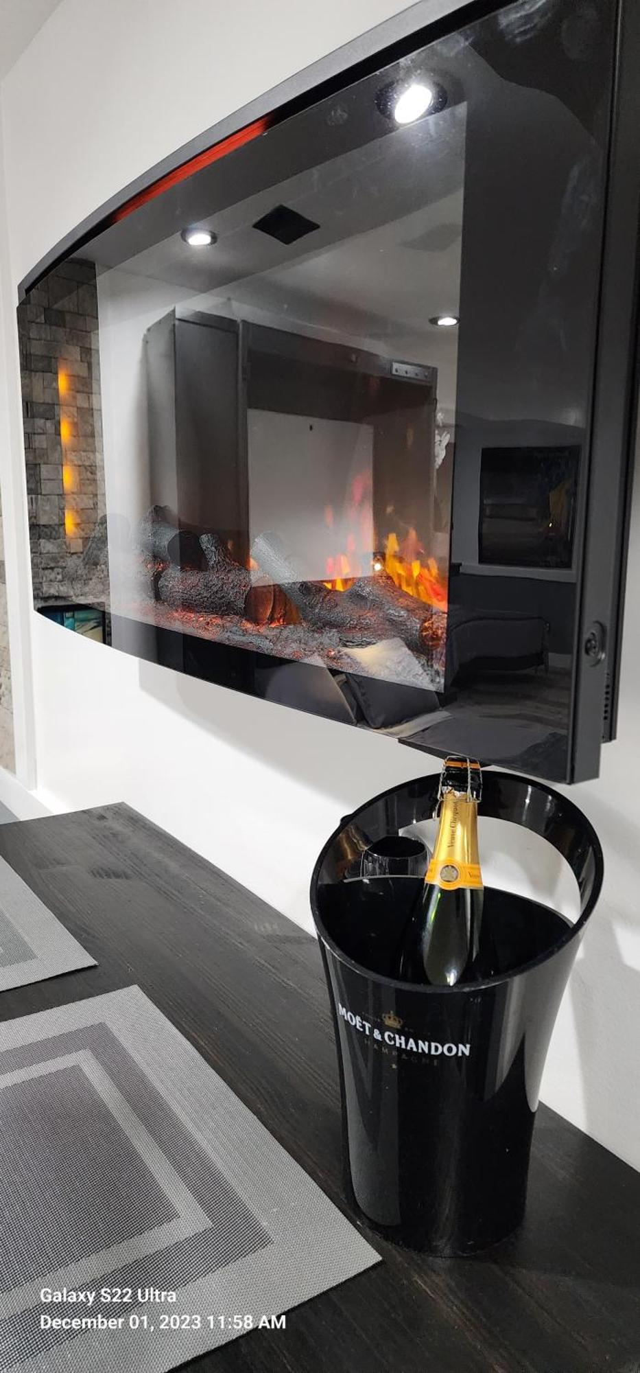Guest house Staycation Oasis! A Unique Experience! Heated Pool Opens April 2nd!