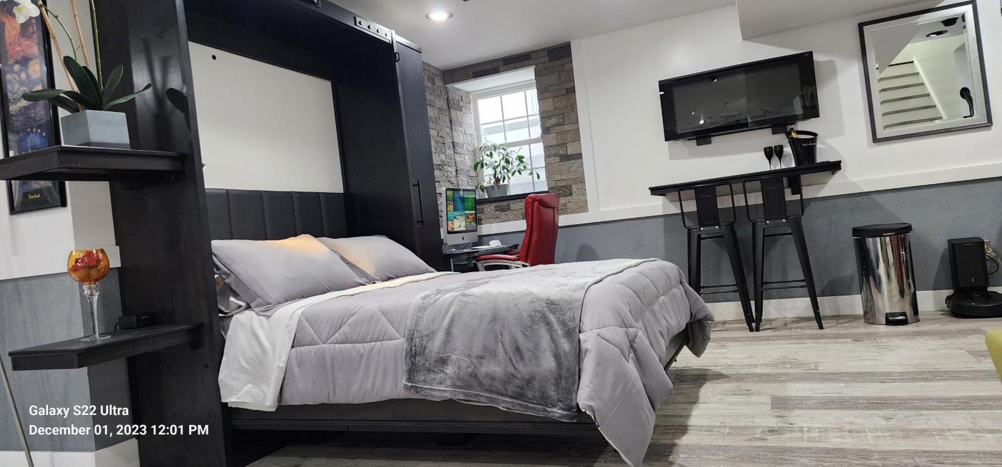 Staycation Oasis! A Unique Experience! Heated Pool Opens April 2nd! Guest house Easton