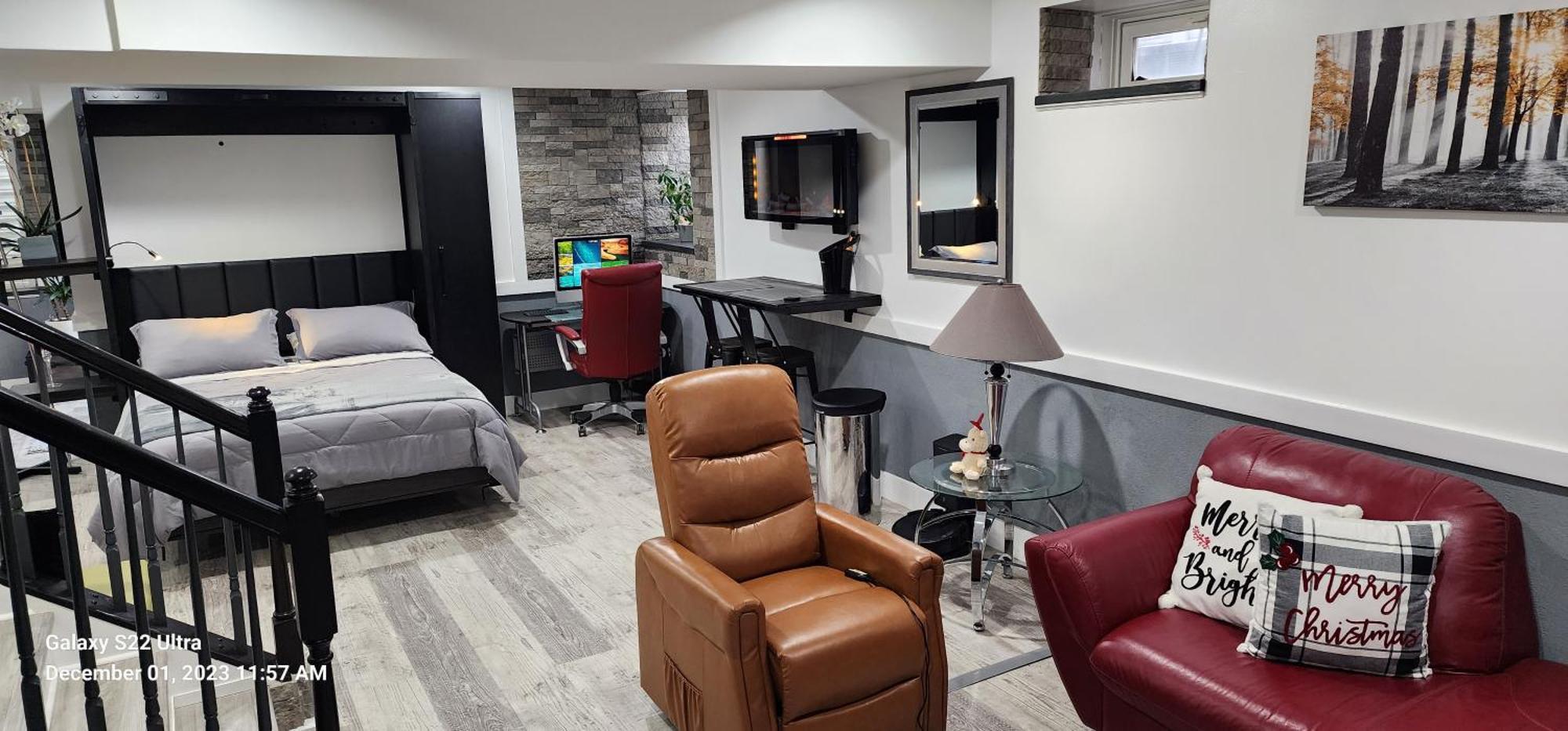 Staycation Oasis! A Unique Experience! Heated Pool Opens April 2nd! Guest house Easton